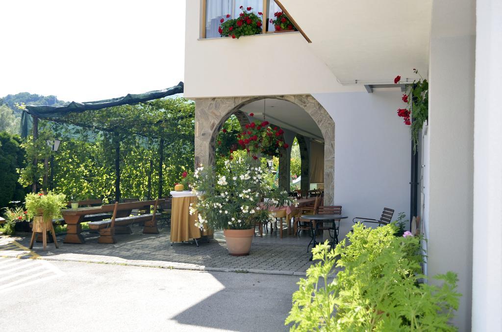 Guest House Gostisce Jutrisa Rogatec Экстерьер фото